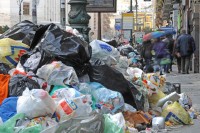 Cumulo di rifiuti nel centro di Napoli