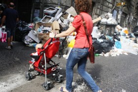 Napoli - L'emergenza rifiuti non accenna a placarsi