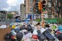 Napoli: ancora emergenza rifiuti