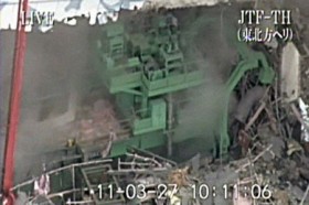 Una immagine della devastazione dell'edificio del reattore numero 4