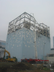 L'edificio (scoperchiato) del reattore 1 di Fukushima