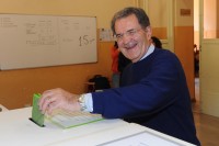 Romano Prodi al voto a Bologna
